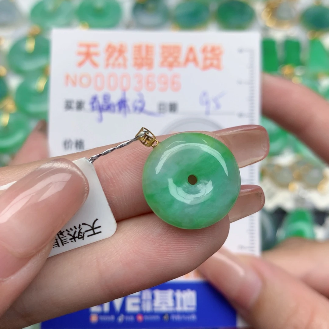 翡翠18K金镶嵌颈饰扣