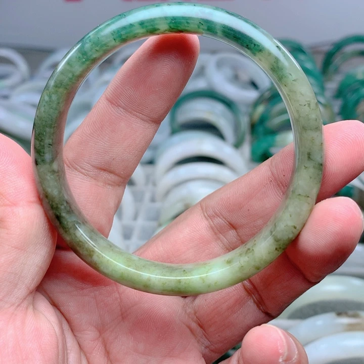 独山玉未镶嵌手镯60