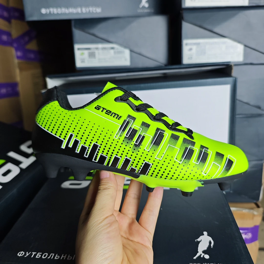 儿童外贸订单急取高定款皮足碎钉土地/短草坪)防滑足球鞋户外耐磨