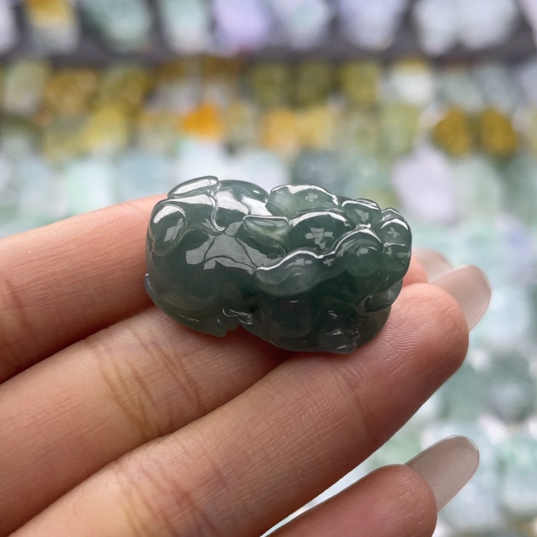 颈饰未镶嵌翡翠貔貅