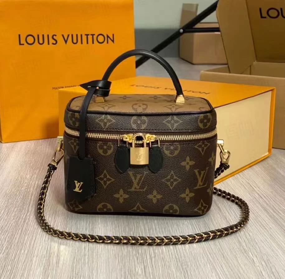 99新 LouisVuitton/路易威登 化妆盒芯片款/斜挎/手提包九月专属