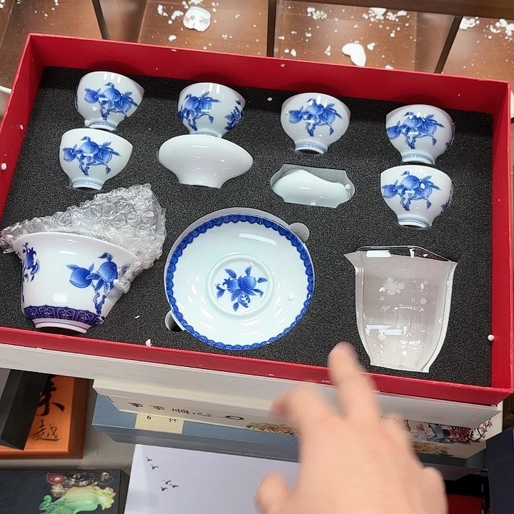 孤品茶具套装等。