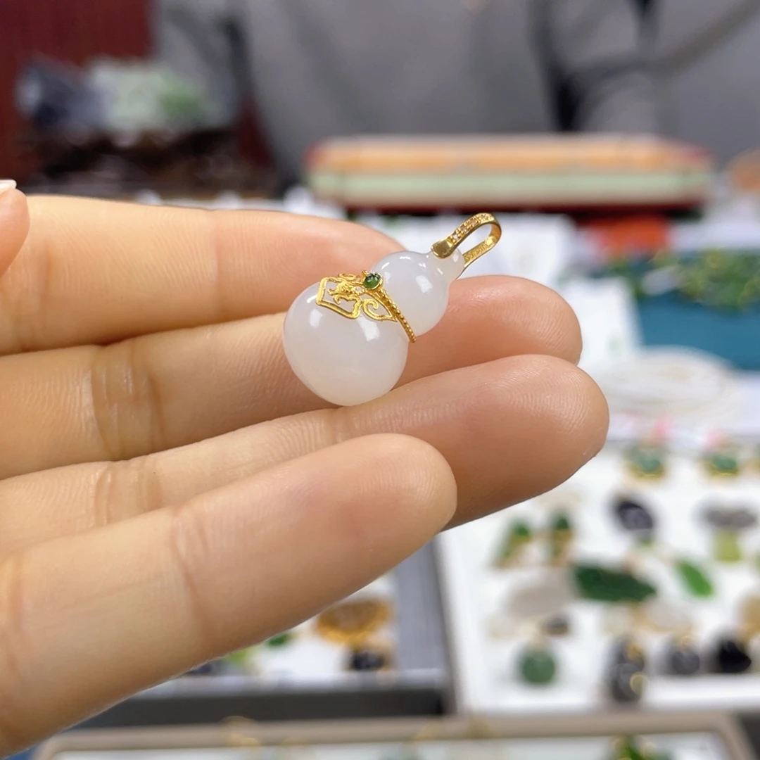 和田玉颈饰18K金镶嵌