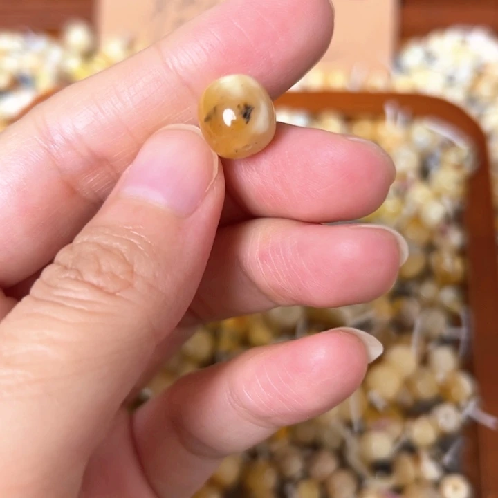 蜜蜡未镶嵌裸石10.3mm一个