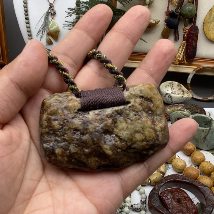 岫岩河磨玉（透闪石质玉）挂件未镶嵌