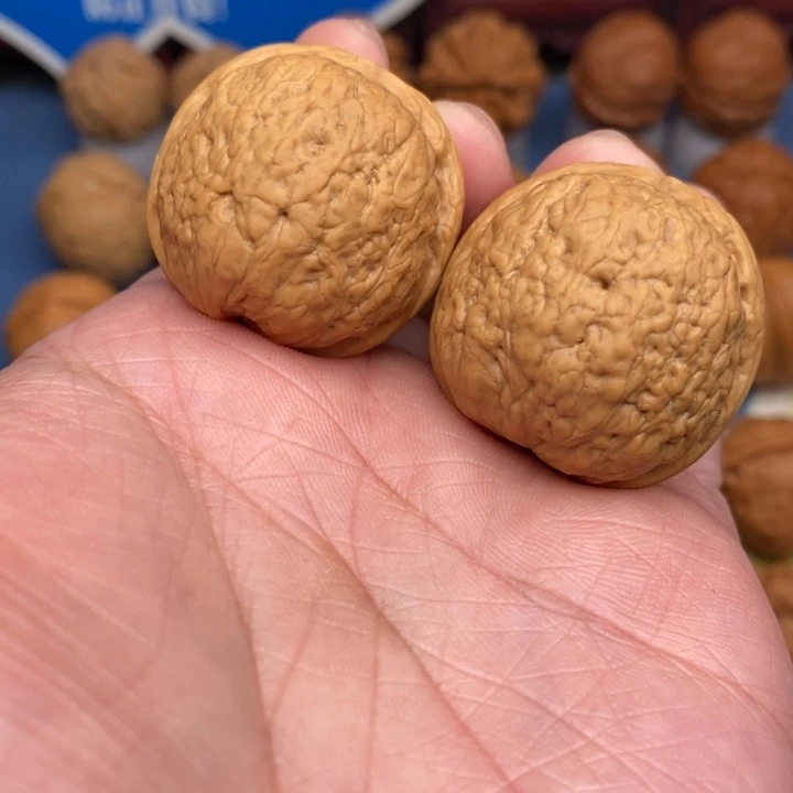 文玩核桃把件鱼籽纹