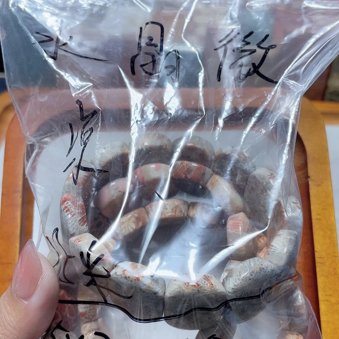 水***凉硅化珊瑚（珊瑚玉）合金颈饰