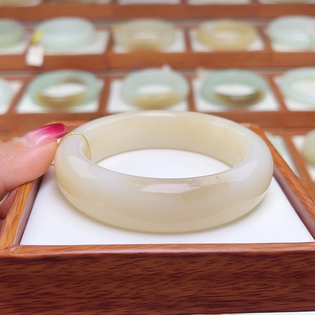 和田玉手镯未镶嵌57.5