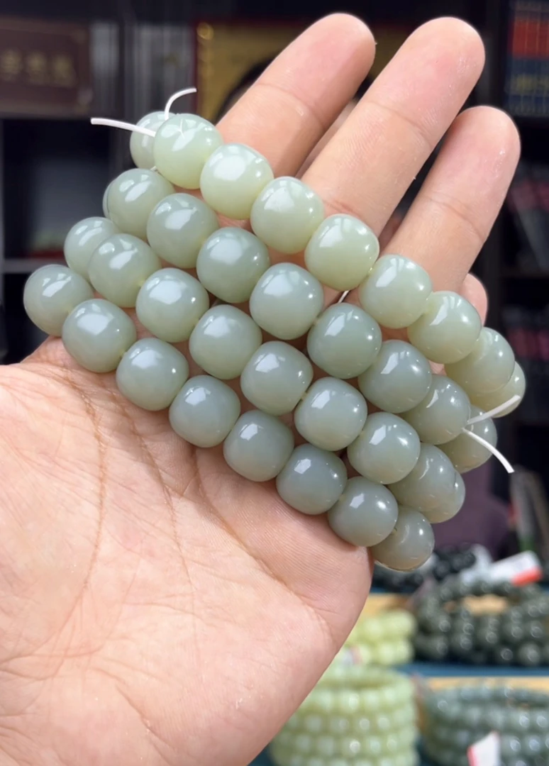 纯天然和田玉新疆且末山流水料13多样性发其一