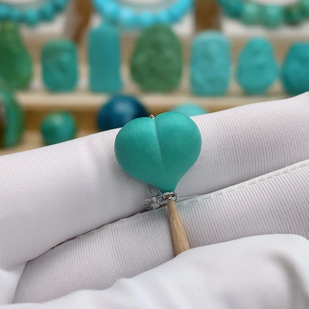 绿松石未镶嵌挂件