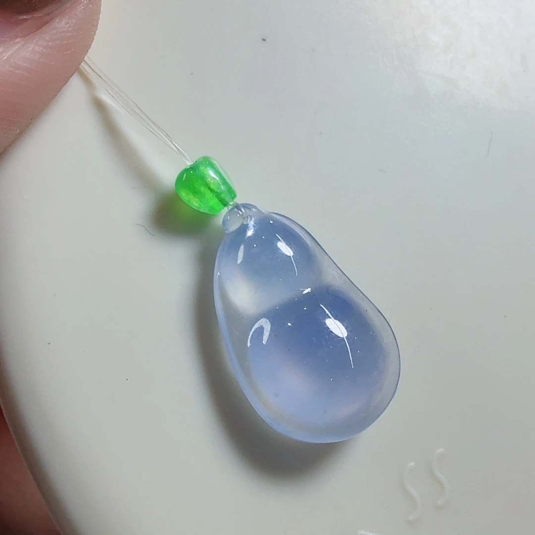 翡翠未镶嵌颈饰紫葫芦