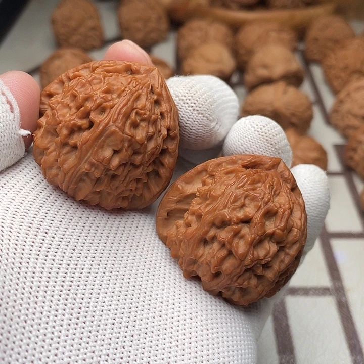 文玩核桃把件糖三角白