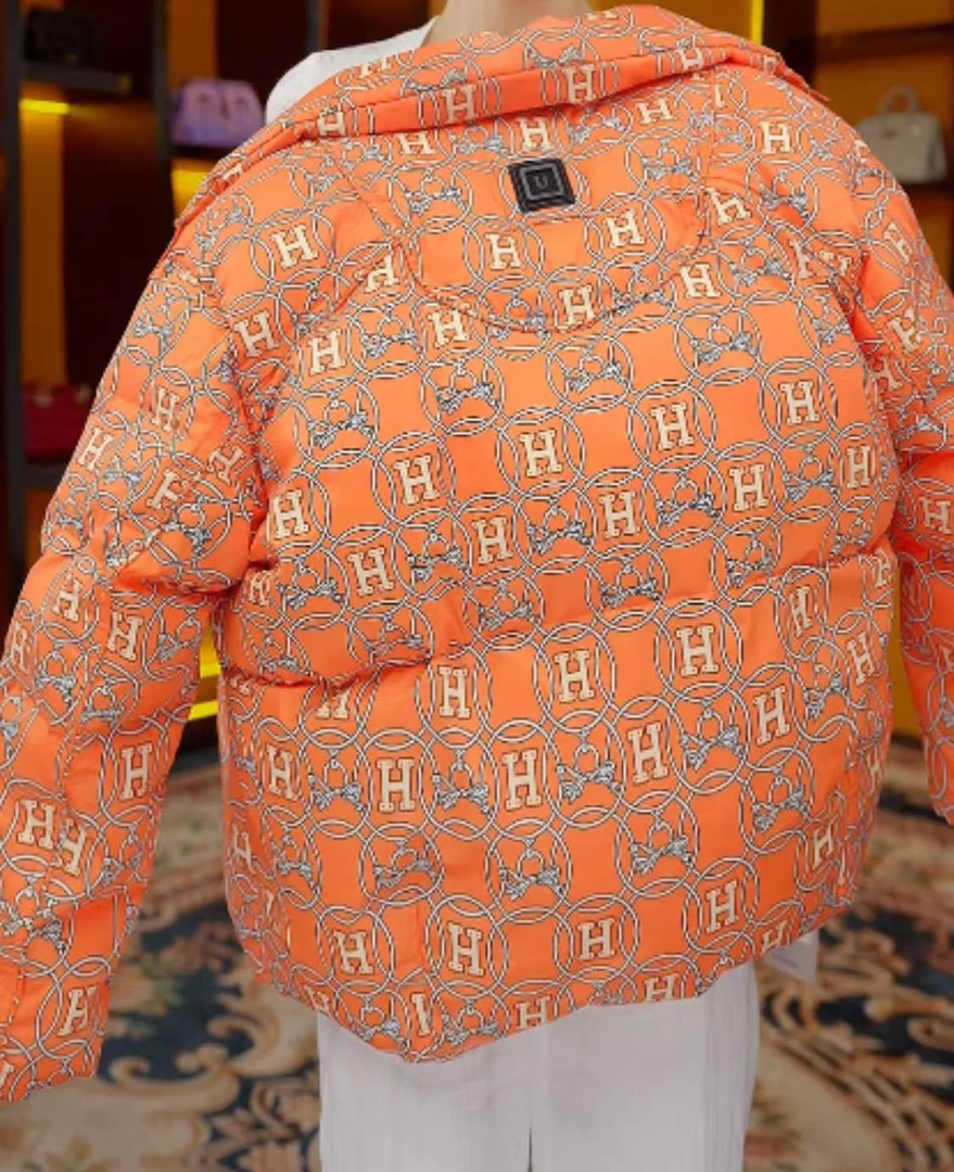 HW--2025年冬季新款橙色羽绒服