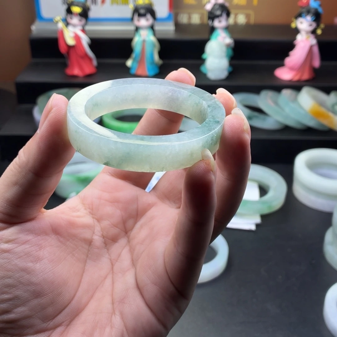 n***_定制翡翠未镶嵌翡翠手镯