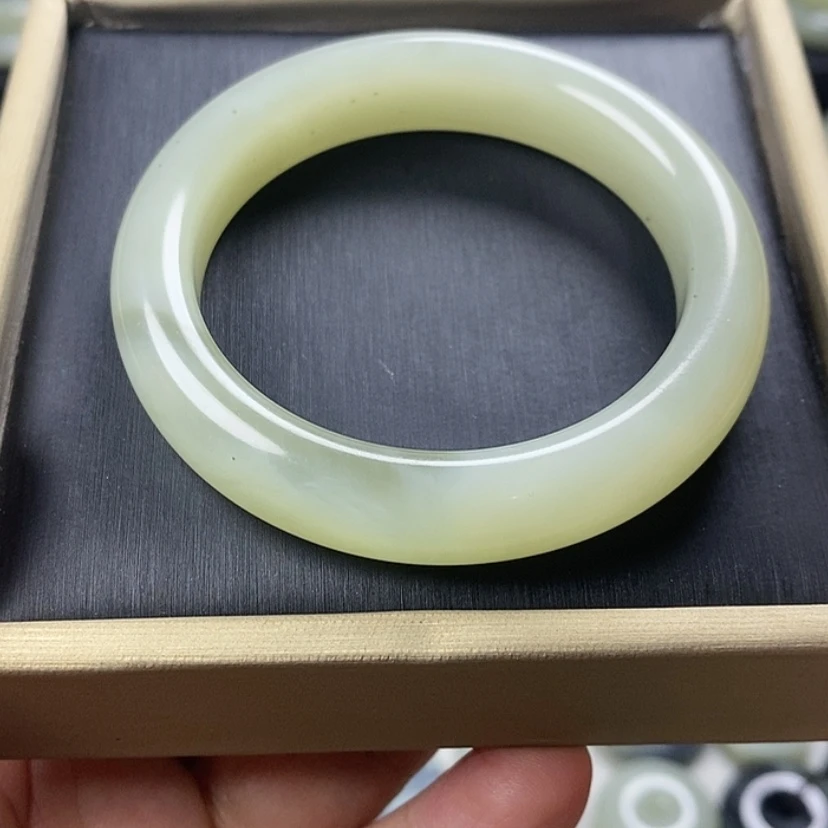 【闪购商品】未镶嵌手镯和田玉