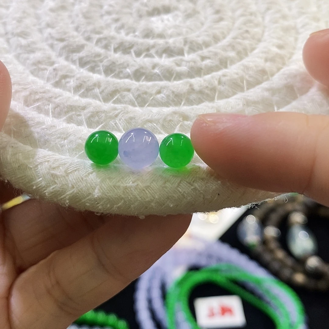 翡翠未镶嵌挂件一组