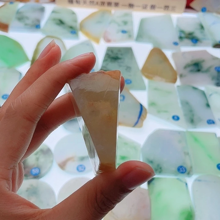 帅***爷定制翡翠未镶嵌珠子