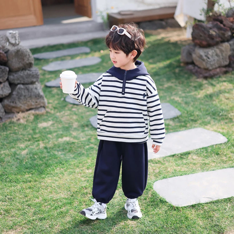 男童套装2025新款洋气条纹卫衣两件套酷帅网红款超酷衣服运动套装