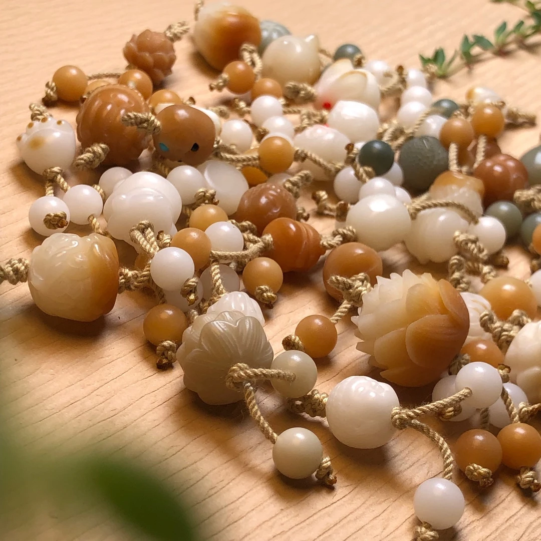 莲花跑环吊坠精美雕刻配饰