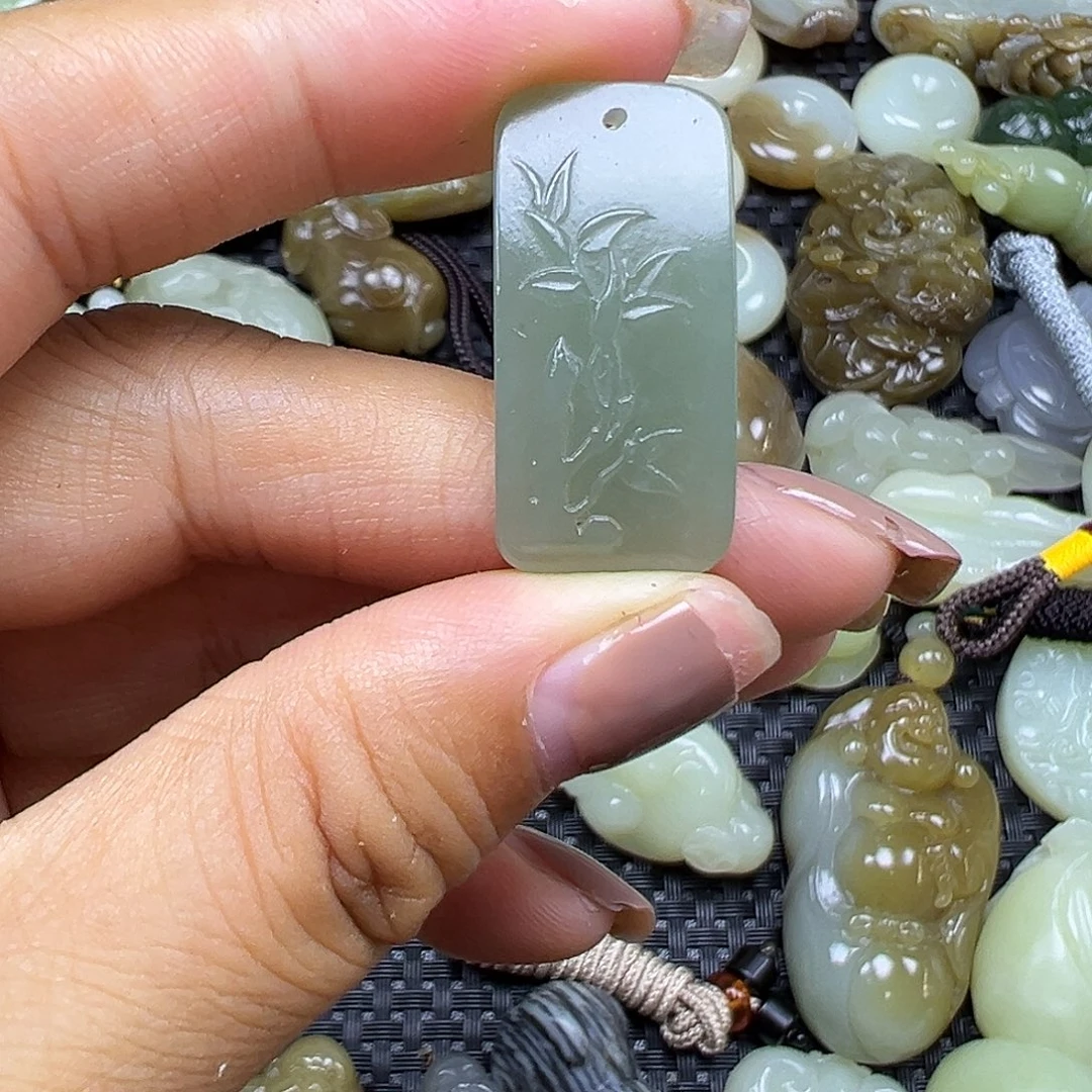 和田玉未镶嵌颈饰卡29.7