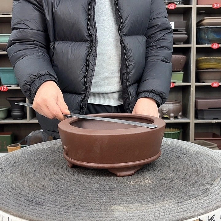 紫砂花盆紫砂的颜色很漂亮