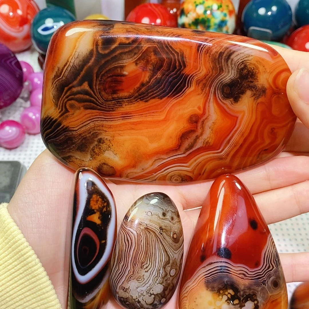 刘***7玛瑙/玉髓未镶嵌珠宝奇石