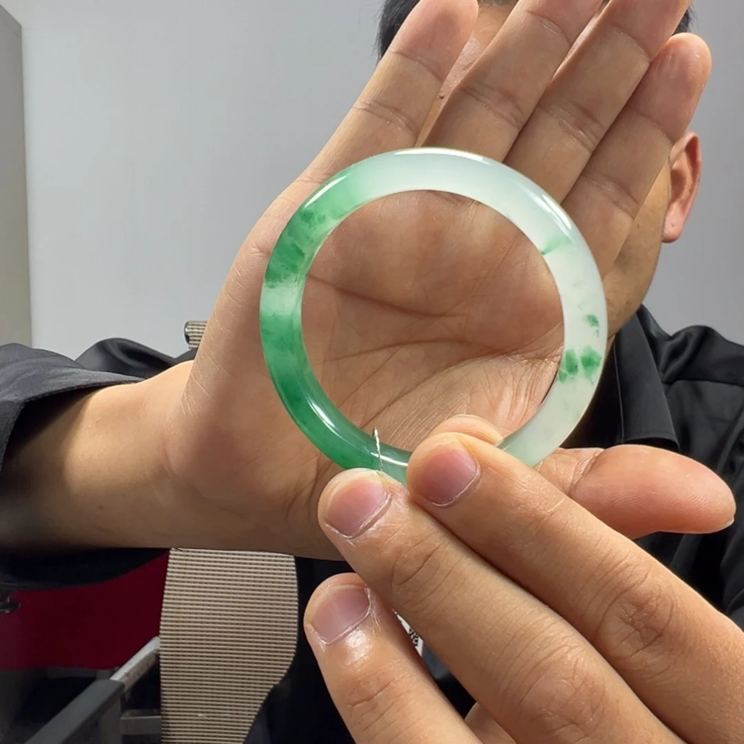 石英质玉（非洲翠）手镯未镶嵌