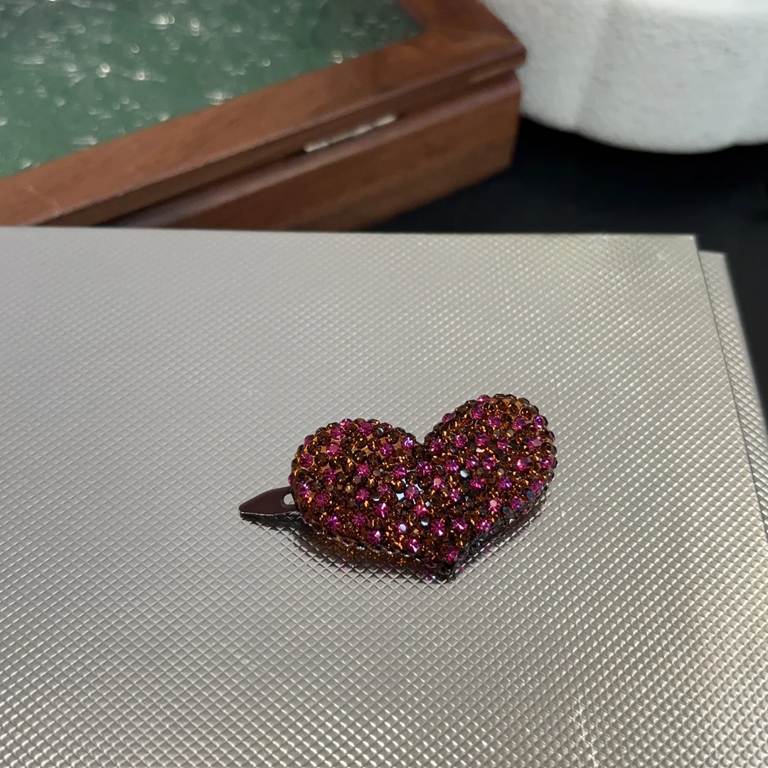 设计款细闪爱心青蛙扣发夹Y94