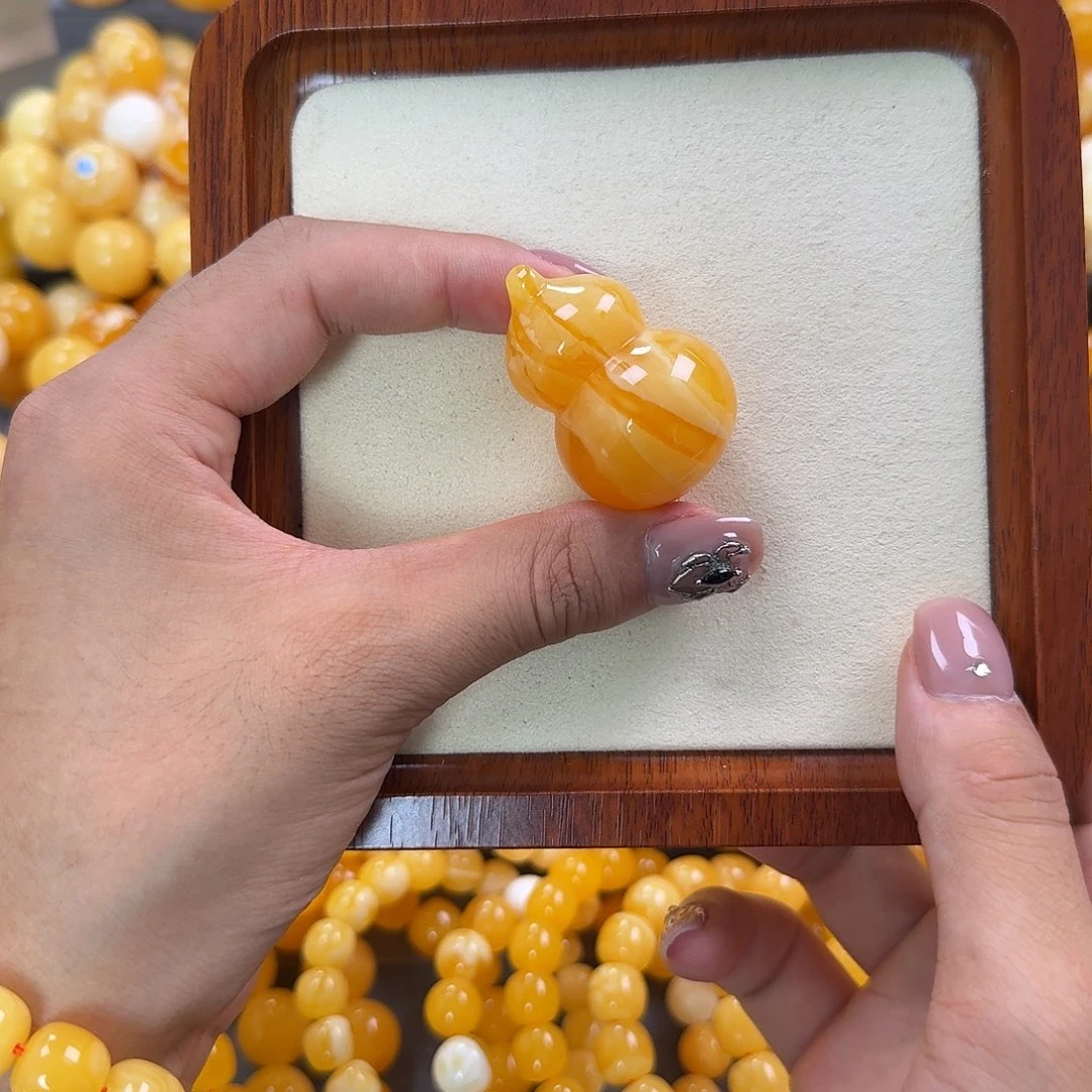 蜜蜡未镶嵌珠宝奇石