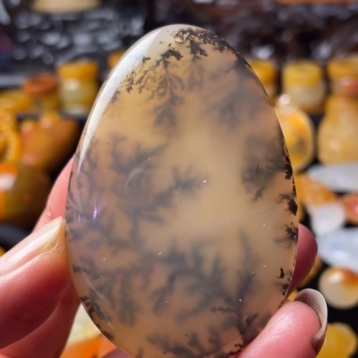 未镶嵌石英质玉（黄龙玉）颈饰