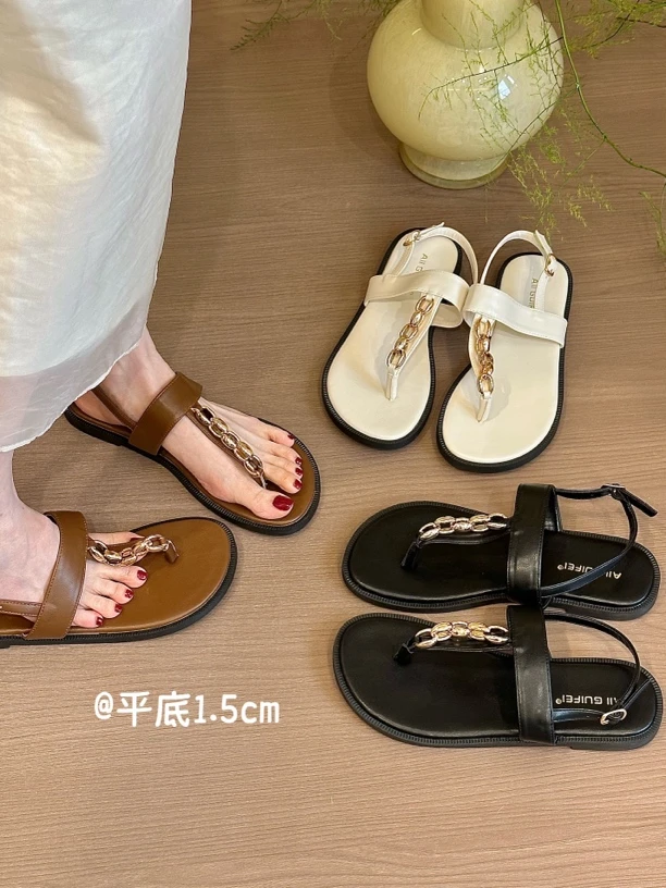 titing复古感!时髦圆头金属链条夹趾一字带平底凉鞋女夏软底凉鞋