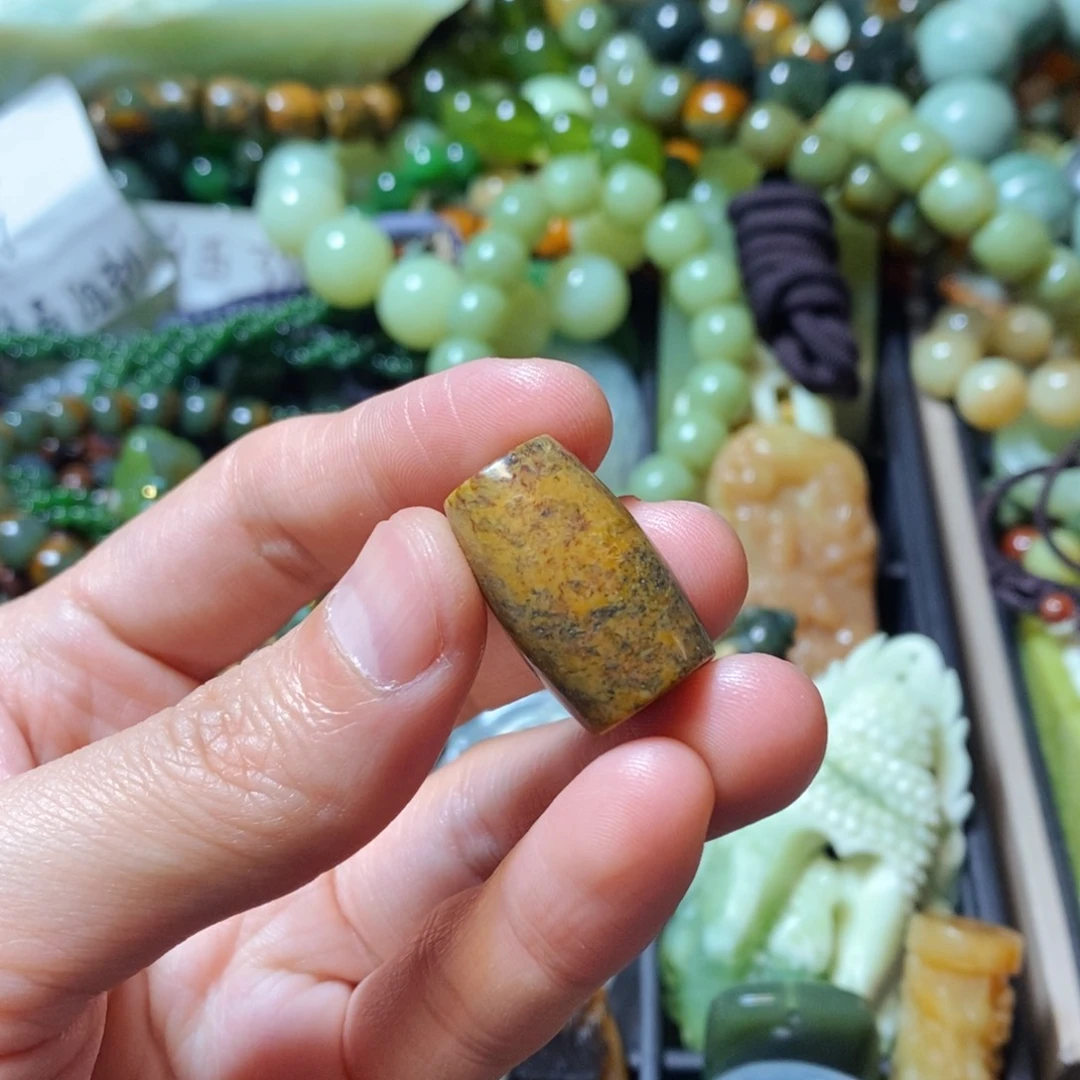 岫岩老玉（透闪石质玉）未镶嵌颈饰