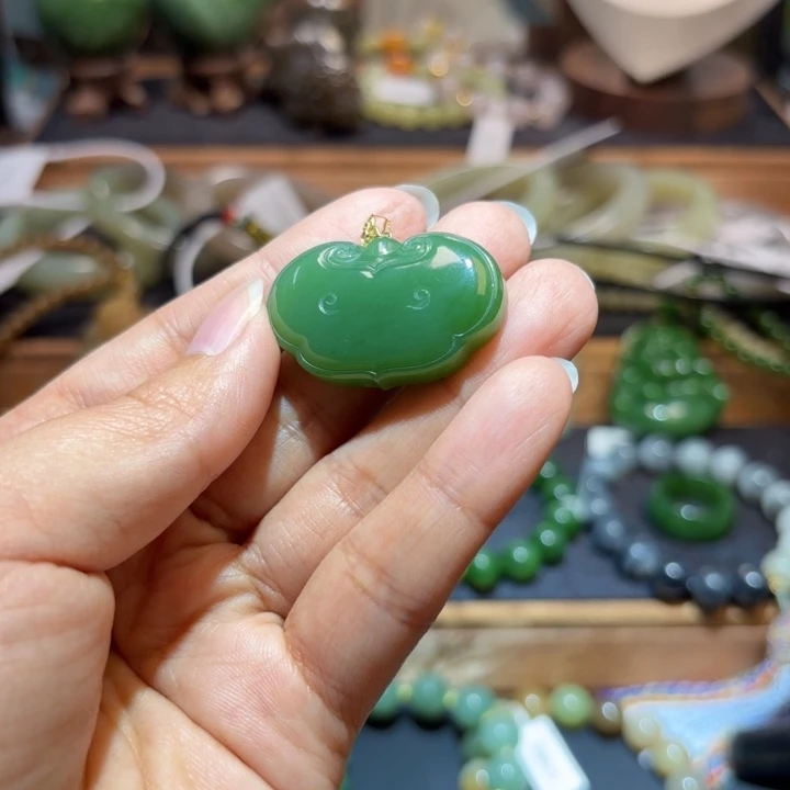 和田玉18K金镶嵌颈饰