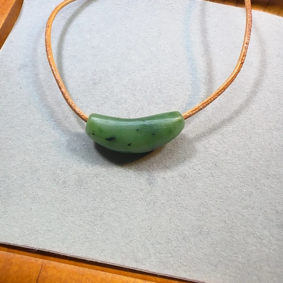 和田玉未镶嵌颈饰碧玉弯管