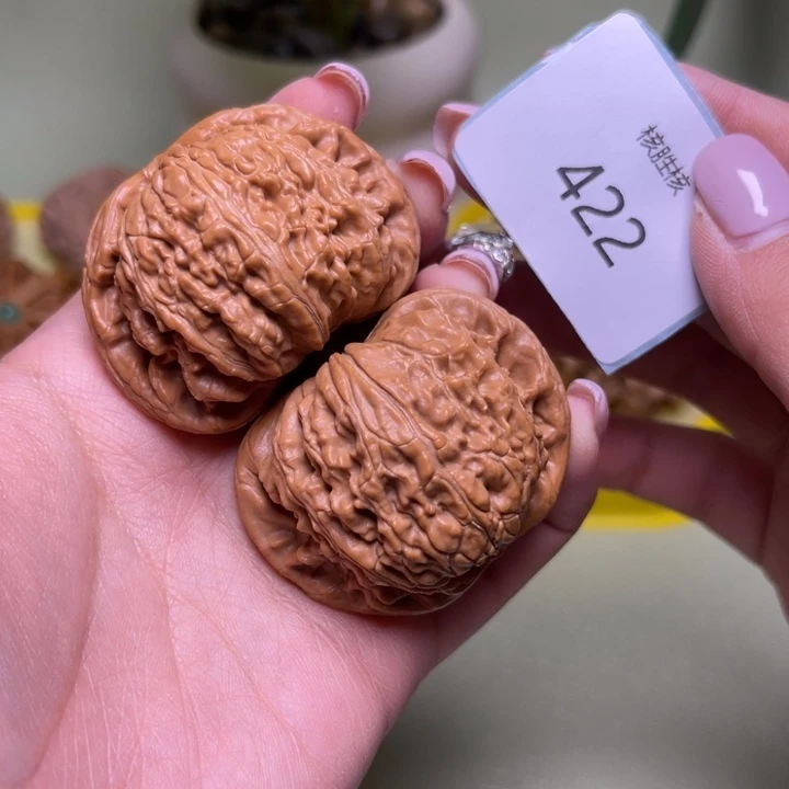 文玩核桃把件闷白46.422