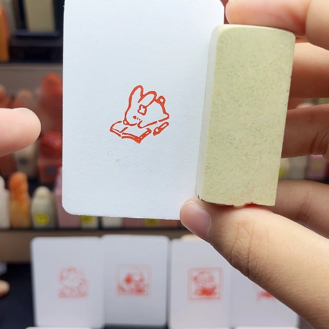 寿山石印石2.0兔子看书 手工篆刻