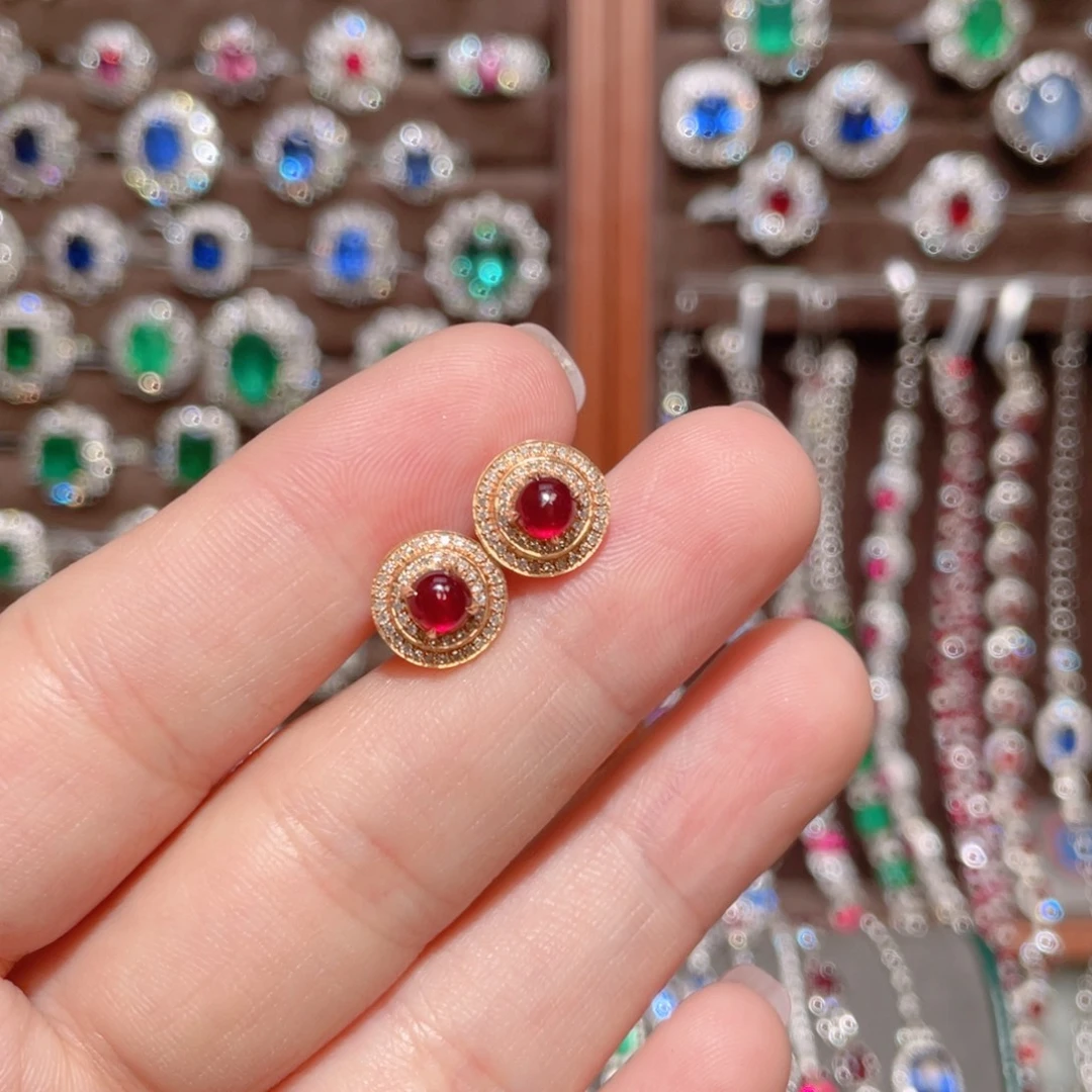 18K金镶嵌耳钉红宝石