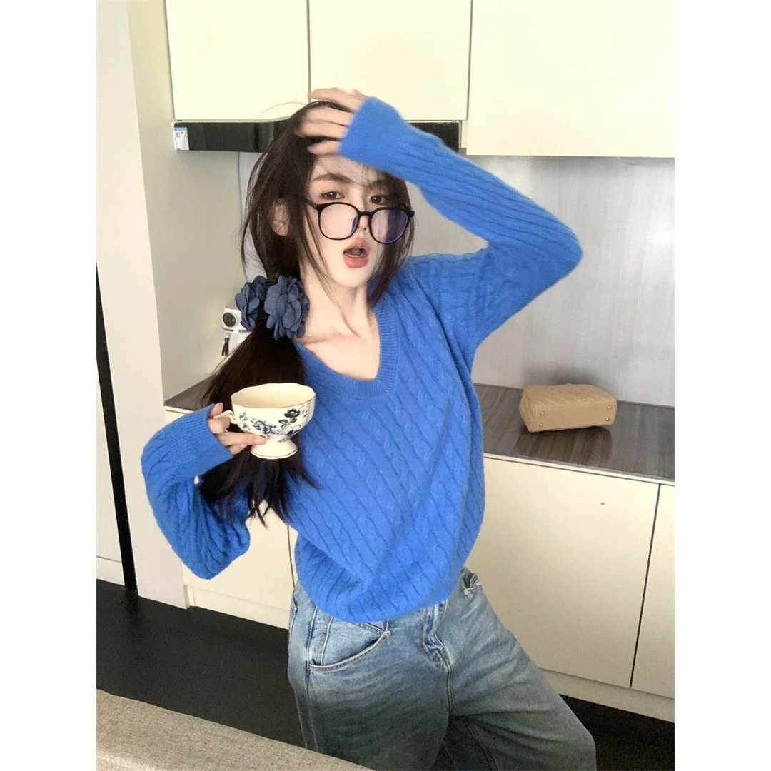 蓝色V领麻花毛衣女2024秋季新款设计感百搭长袖针织衫秋冬上衣潮