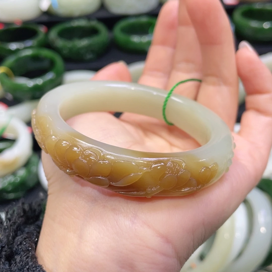 未镶嵌手镯和田玉92