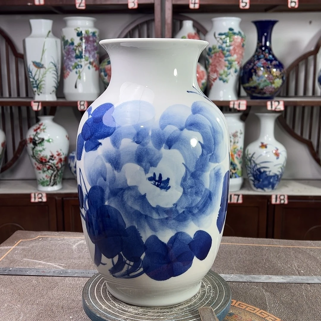 陶摆件景德镇陶瓷大冬青牡