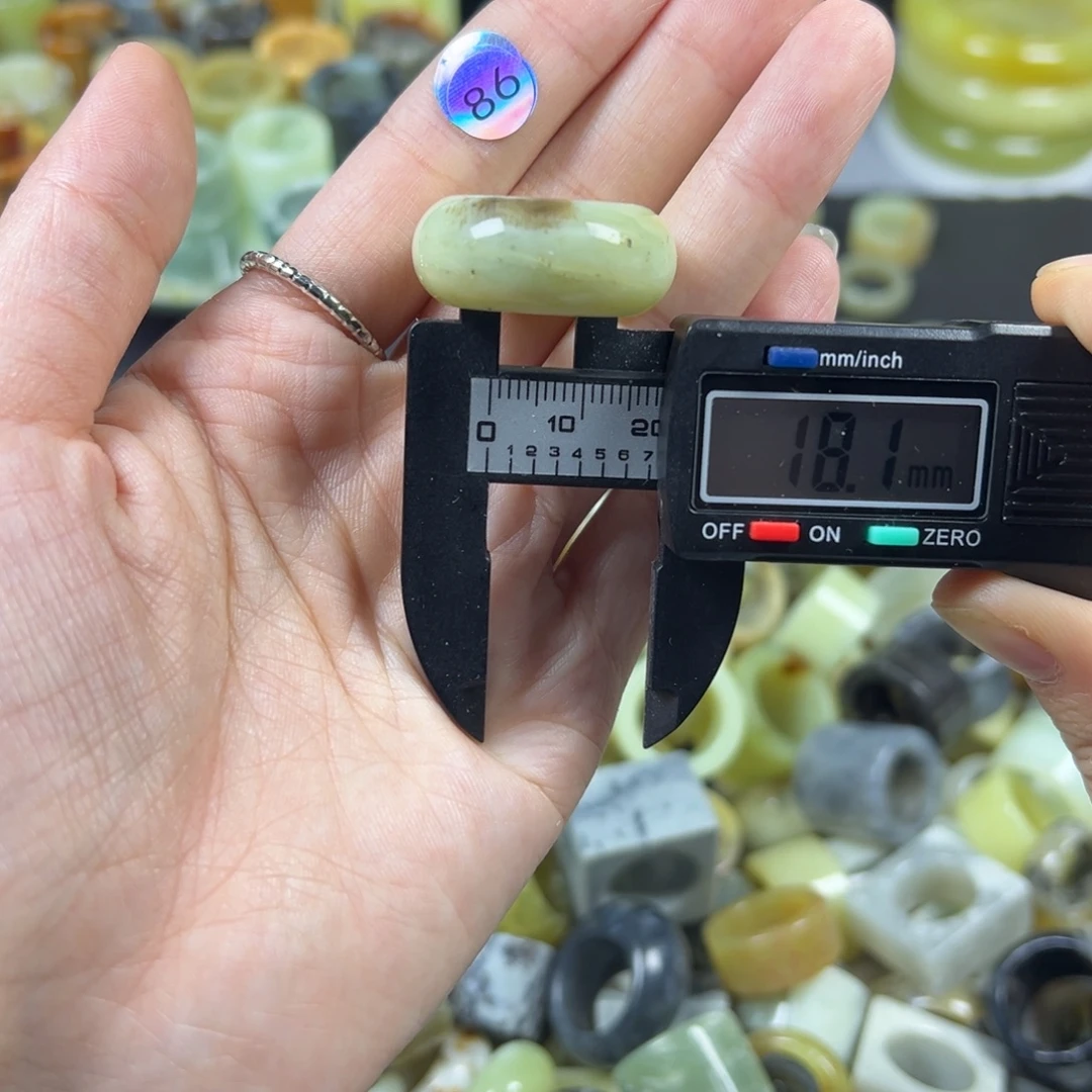 蛇纹石玉未镶嵌戒指