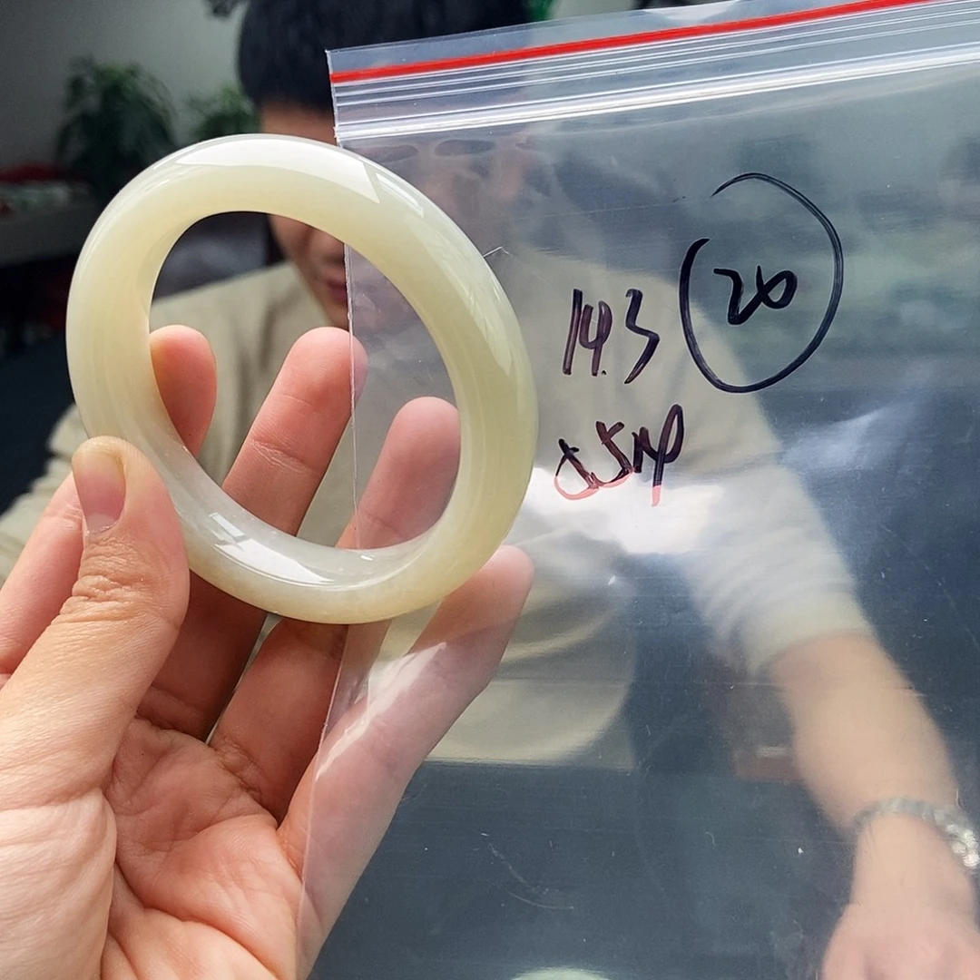 和田玉未镶嵌手镯颜色多样性发拍一发一