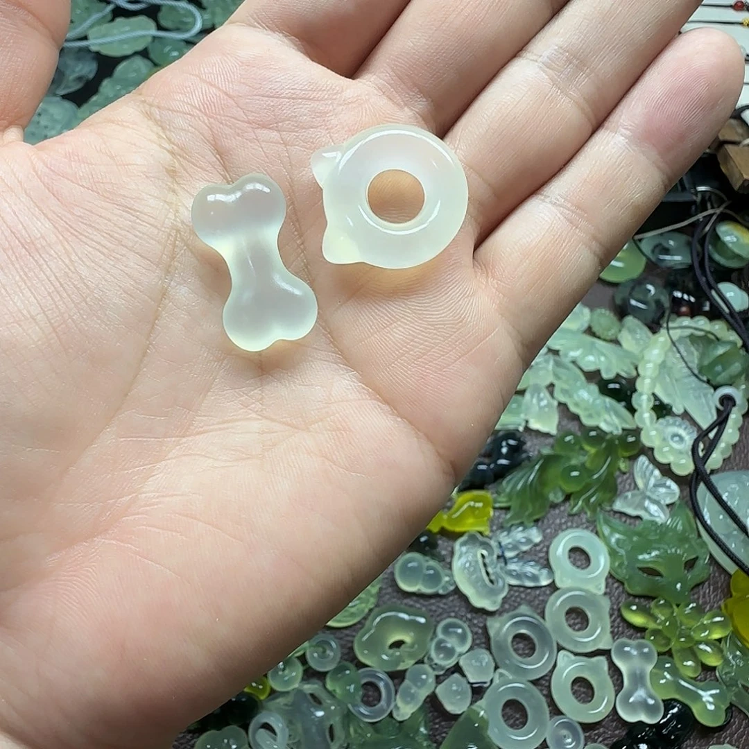 你***吗蛇纹石玉合金颈饰