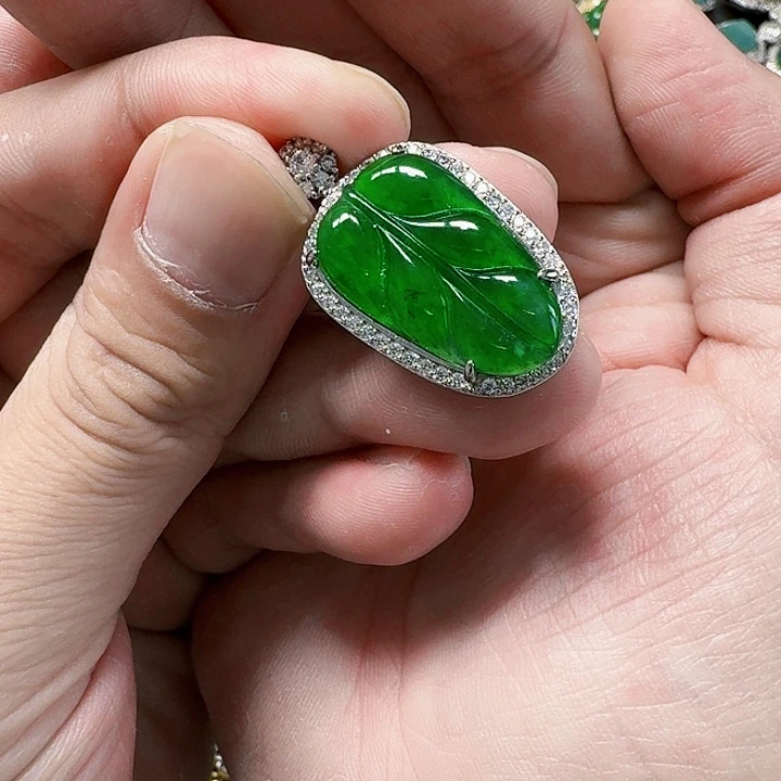 翡翠颈饰未镶嵌天然A货翡翠放漏