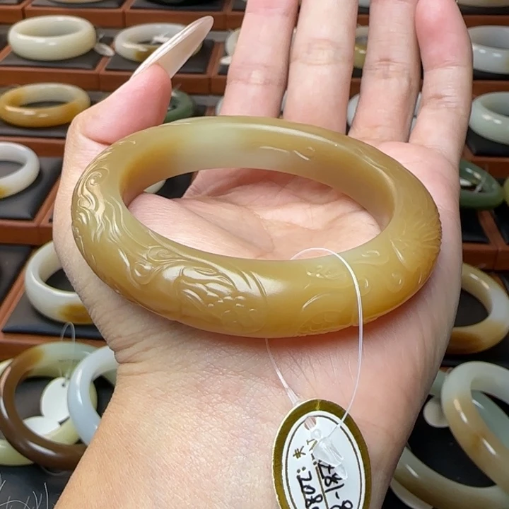 和田玉未镶嵌手镯满色浓糖雕花特细料54.8上新