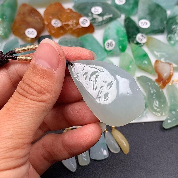 翡翠未镶嵌颈饰随型