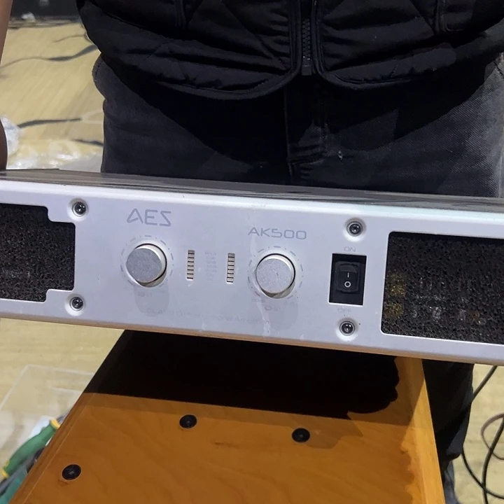 8新蜚声500瓦功放 不包邮