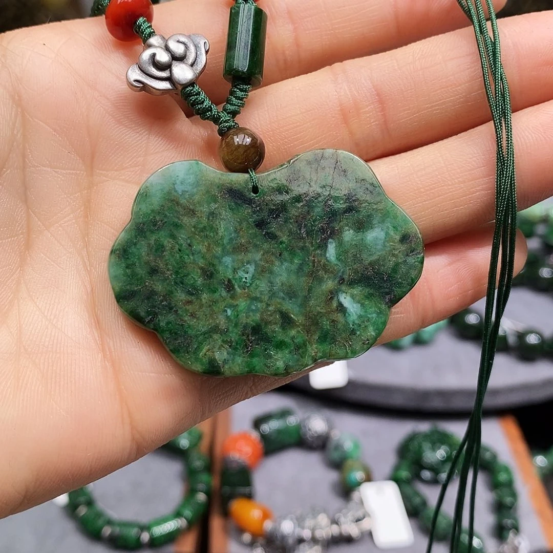 颈饰银S925镶嵌翡翠漂亮美眉