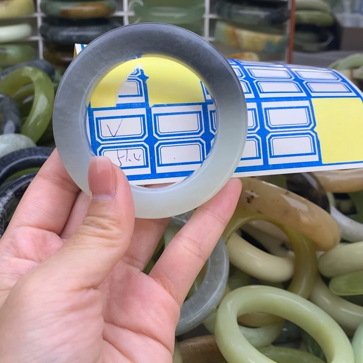 蛇纹石玉未镶嵌手镯v****论