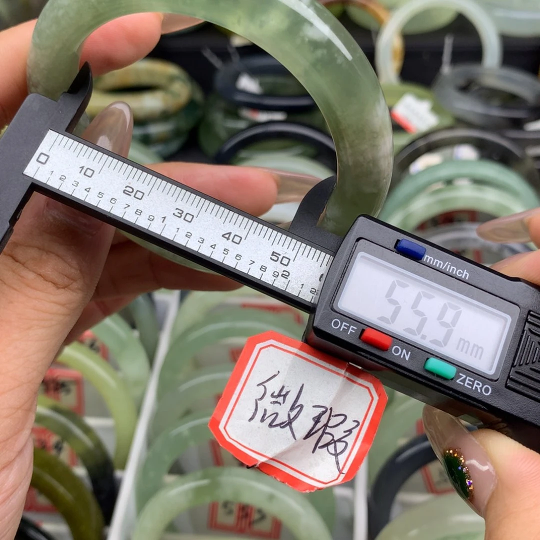 蛇纹石玉未镶嵌手镯557